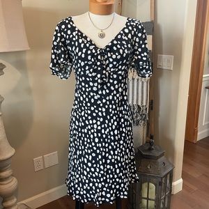 Loft NWT lightweight Rayon dress. Very flattering size LP